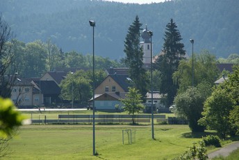 Blick auf den Fußballplatz der SpVgg